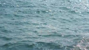 Okyanus suyu dalgaları yakın çekim videosu