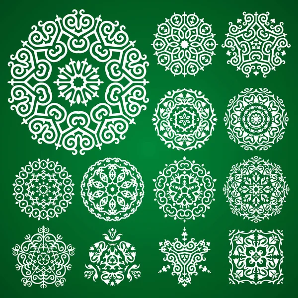 Yeşil Arkaplanda Kafkas Motifleriyle Vektör Süslemesi Ayarlandı