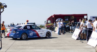 Resinge'nın sürükler, bir konu bir otomatik raci geldikten sonra araba