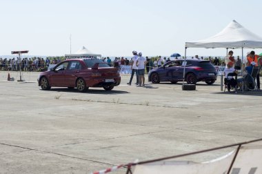 başlamadan önce Resinge'nın sürükler varışta üzerinde iki araba