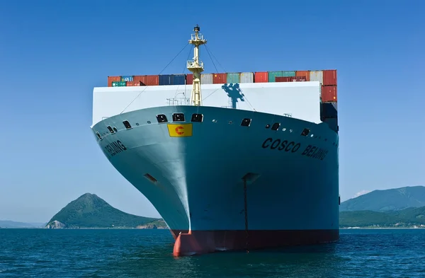 Nakhodka. Russia -July 06, 2016: Container ship COSCO Beijing standing on the roads at anchor. — Stock Photo, Image