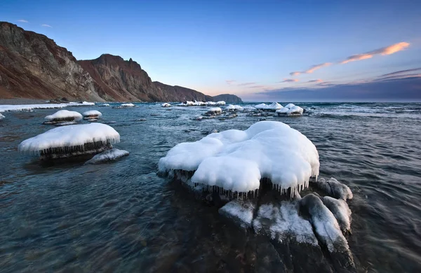 Abend auf dem Wintermeer. — Stockfoto