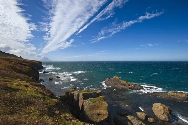 View of the sea coast on a sunny autumn day. — Stock Photo, Image