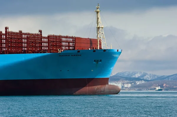 Příď velké kontejnerové lodě Madrid Maersk. — Stock fotografie