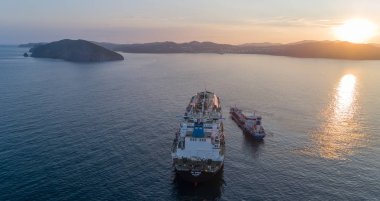 Tanker Zaliv'e Nakhodka ve Lng-tanker Ob Nehri.