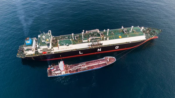 Tanker Zaliv Nachodka en de Lng-tanker ob.. — Stockfoto