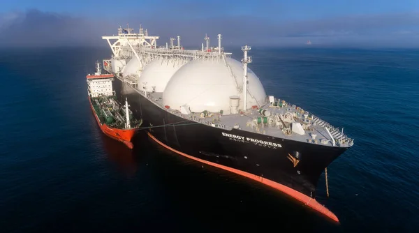 Tanker Rn-Polaris en de Lng-tanker energie vooruitgang. — Stockfoto