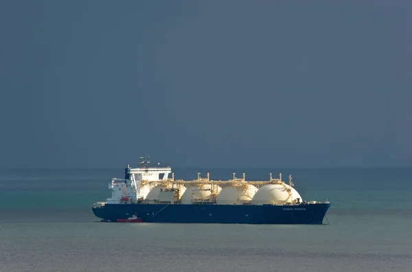 Nakhodka, Rusya Federasyonu-29 Eylül 2017: Lng-tanker kuğu geçit yoldaki çapa,.