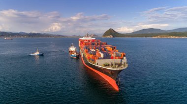 Nyk kova gemi tanker Ostrov Russkiy ve konteyner.