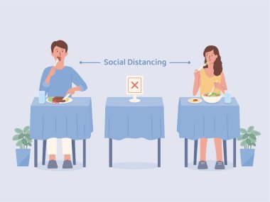 Kadın ve erkek restoranda masalarda tek başlarına yemek yerken birbirlerine mesafeli davranıyorlar. Coronavirus 'un halka açık yerlerde yayılmasını önlemek ve durdurmak için boşluk bırakın. Kişisel izolasyon ve yeni normallik hakkında bir resim..