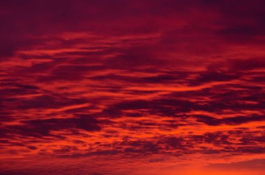 Kırmızı bulutlar gündoğumu günbatımı güneş