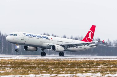 Airbus a321 Türk Hava Yolları, Havaalanı Pulkovo, Rusya Saint-Petersburg Ocak 2017