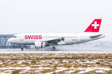 Airbus a319 İsviçre Havayolları, Havaalanı Pulkovo, Rusya Saint-Petersburg Ocak 2017