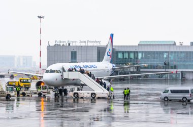 Airbus a320 Ural Havayolları, Havaalanı Pulkovo, Rusya Saint-Petersburg Ocak 2017