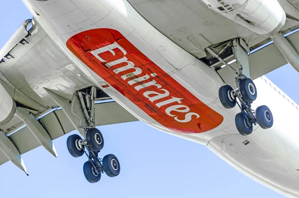 Airbus a330 Emirates airlines, airport Pulkovo, Russia Saint-Petersburg June 2015 — Stock Photo, Image