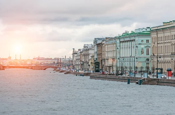 Вид на Санкт-Петербург затопило и затопило на Неве — стоковое фото