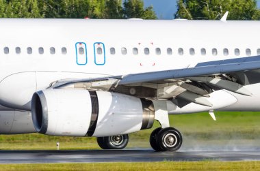 Yağmur ters tarafında uçak motoru