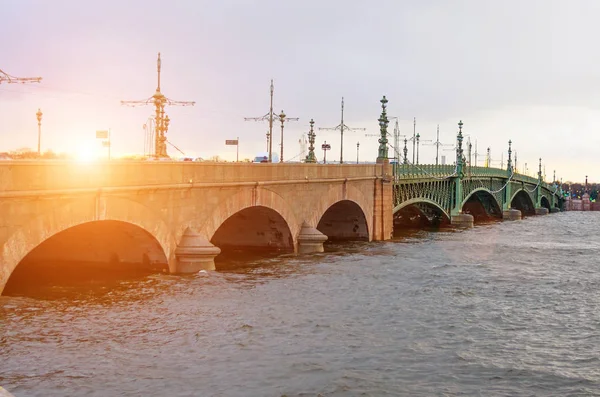 Закат Троицкого моста — стоковое фото