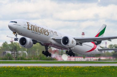 Boeing 777 Emirates Havayolları, Havaalanı Pulkovo, Rusya Saint-Petersburg Ağustos 2016