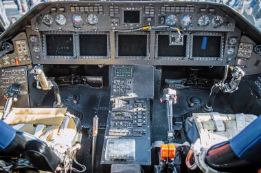 Kabin helikopter Görünüm paneli aletler ve direksiyon simidi