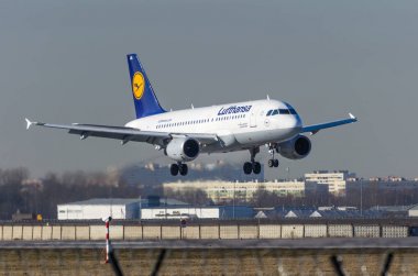 Airbus a319 Lufthansa, Havaalanı Pulkovo, Rusya Saint-Petersburg Mayıs 2017