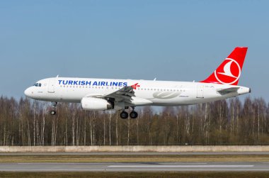 Airbus a320 Türk Hava Yolları, Havaalanı Pulkovo, Rusya Saint-Petersburg Mayıs 2017.