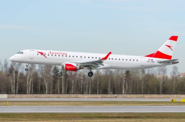 Embraer Avusturya Havayolları, Havaalanı Pulkovo, Rusya Saint-Petersburg Mayıs 2017.
