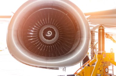 Bir bölümü uçak türbin üzerinde görünümü kadar kapatın.