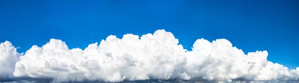 Cielo Panorámico Tamaño Estupendo Con Nubes Cummulus —  Fotos de Stock