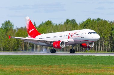 Airbus a319 Vim avia hava yolları, Havaalanı Pulkovo, Rusya Saint-Petersburg Mayıs 2017.