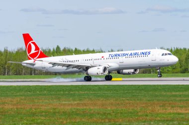 Airbus a321 Türk Hava Yolları, Havaalanı Pulkovo, Rusya Saint-Petersburg Mayıs 2017.