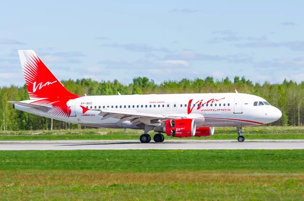 Airbus a319 Vim avia hava yolları, Havaalanı Pulkovo, Rusya Saint-Petersburg Mayıs 2017.