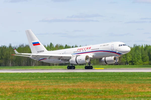 Tupolev 204 Rusia aerolíneas, el aeropuerto de Pulkovo, Rusia San Petersburgo mayo 2017 . — Foto de Stock