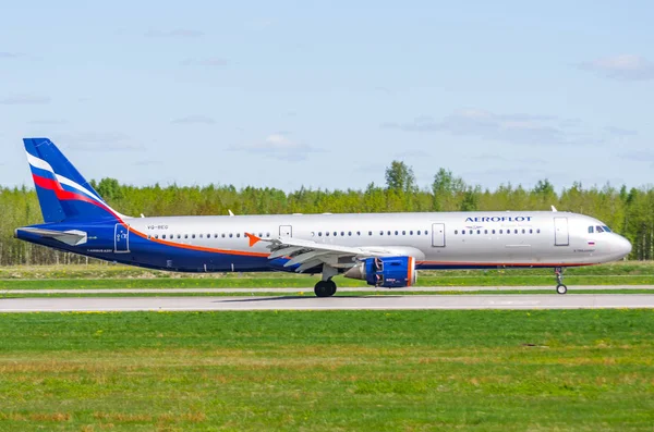 Airbus a321 Aeroflot, aeropuerto Pulkovo, Rusia San Petersburgo mayo 2017 . — Foto de Stock