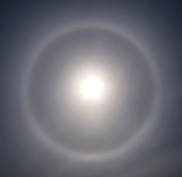 Halo and sun in the sky clouds and a thin layer of cirrus clouds. — Stock Photo, Image