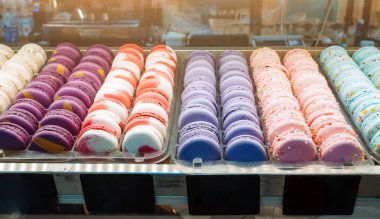 Renkli kurabiye Fransızca macaroons serisi, çeşitli.