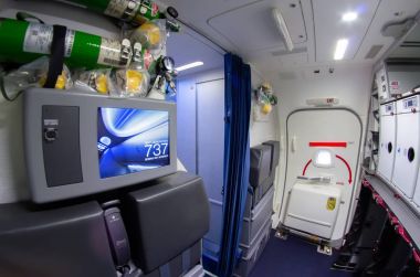 İçinde mutfak, paneli düşman sterwardess adet Boeing 737-800 kontrol. Rusya, Saint-Petersburg, Kasım 2016.