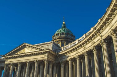 Görünüm Kazan Katedrali Saint Petersburg mavi gökyüzü sabah.