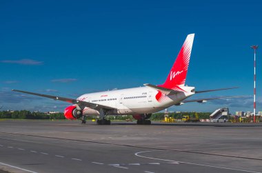 Boeing 777 Vim avia hava yolları, Havaalanı Pulkovo, Rusya Saint-Petersburg. Haziran 2017