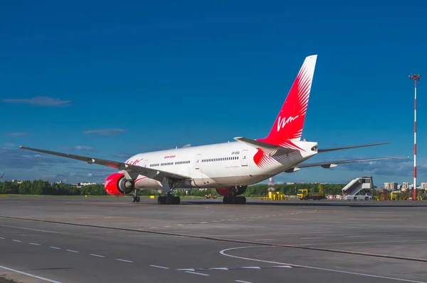 Boeing 777 Vim avia compagnies aériennes, aéroport Pulkovo, Russie Saint-Pétersbourg. juin 2017 — Photo