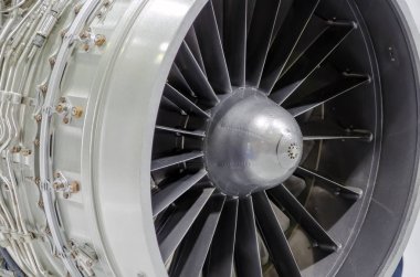 Modern uçak turbofan jet motorunun yakın çekim