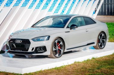 Araba Audi Rs-5. Rusya, Moskova. Temmuz 2017
