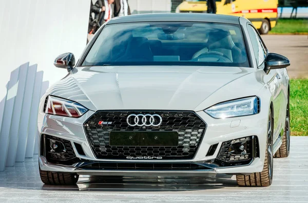 Araba Audi Rs-5. Rusya, Moskova. Temmuz 2017