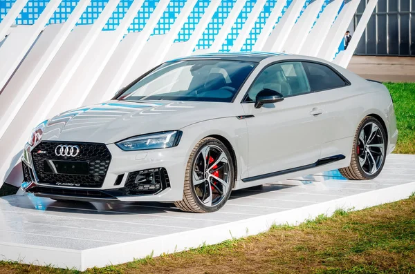 Araba Audi Rs-5. Rusya, Moskova. Temmuz 2017