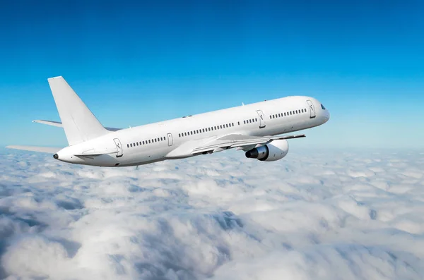 雲の上に空の飛行機飛行の旅太陽の高さ — ストック写真