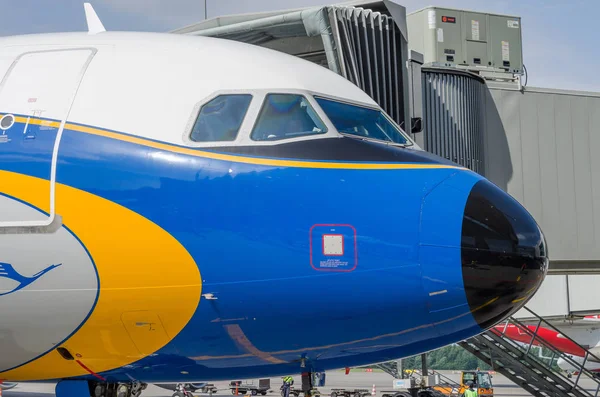 Airbus A321 retro üniforma Lufthansa. Rusya. Saint-Petersburg. 10 Ağustos 2017