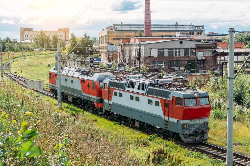 Attached to each other electric locomotive and diesel locomotive at the turn of the Iron Dog