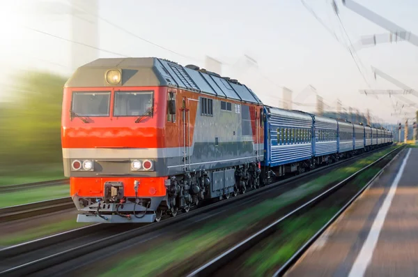 Hızlı tren vagonları yolculuk ışık seyahat yolcu dizel treni
