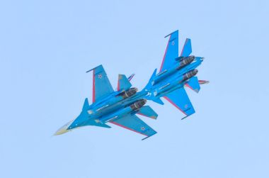 Rus Knights gösteri uçuşlar. Rusya, Moskova, Havaalanı Zhukovsky. 22 Temmuz 2017