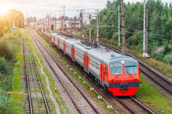 Elektrikli tren istasyonunda Saint-Petersburg sürücüler